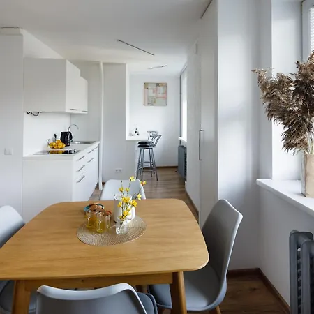 Brivibas Yard Apartment With Parking In City Center Riga Exterior photo