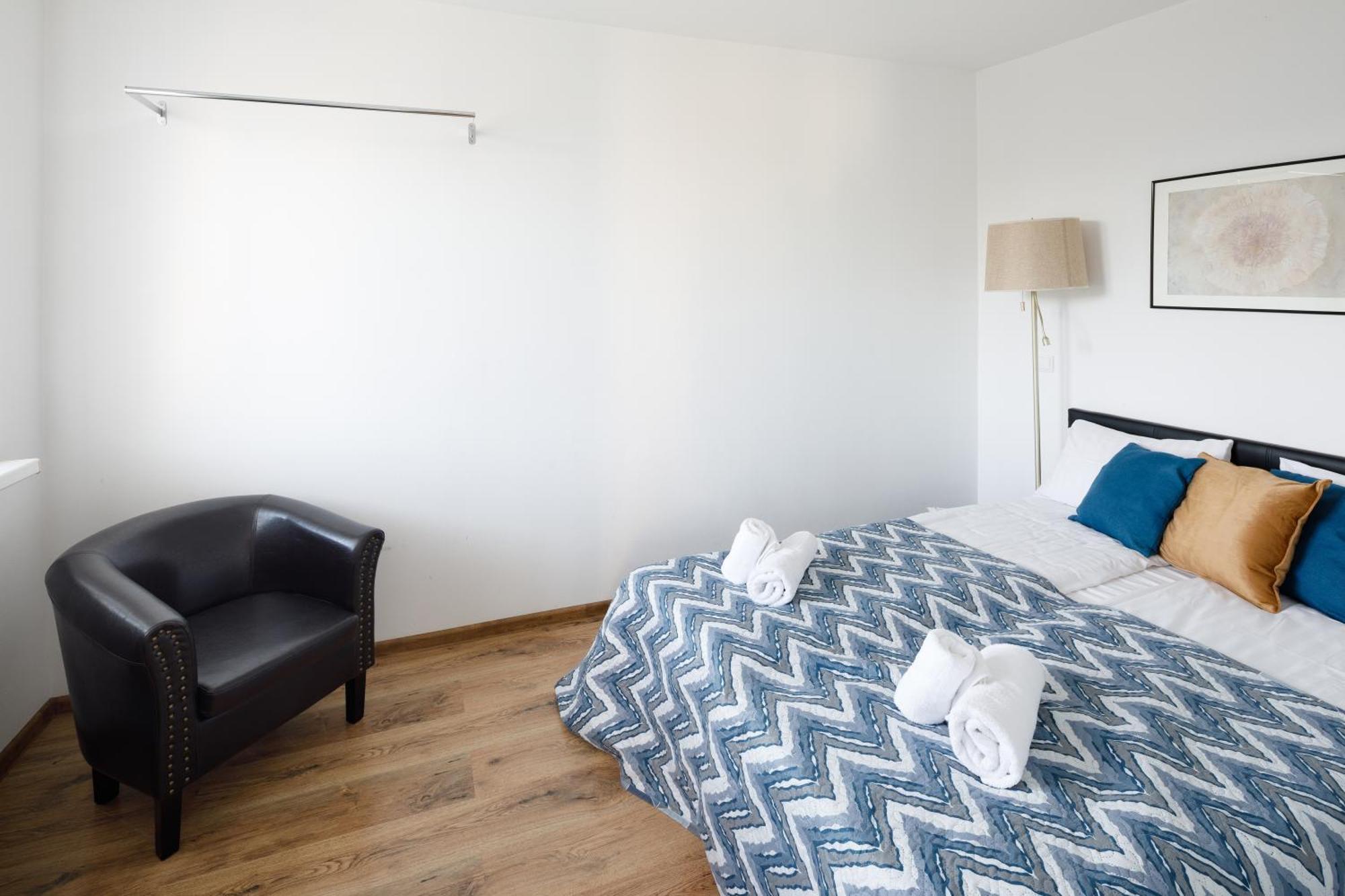 Brivibas Yard With Parking In Center Appartement *