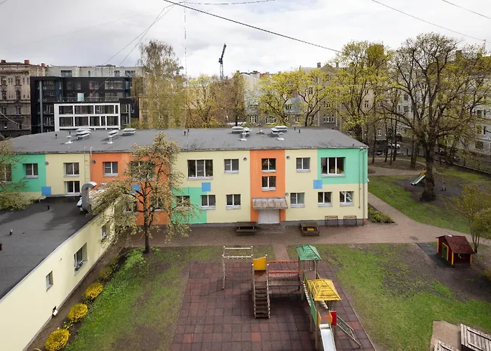 Brivibas Yard Apartment With Parking In City Center
