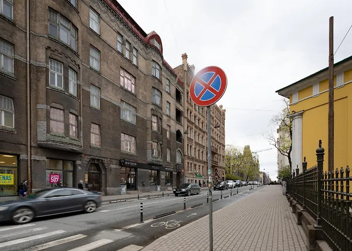 Brivibas Yard Apartment With Parking In City Center