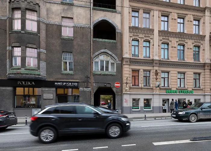 Brivibas Yard Apartment With Parking In City Center
