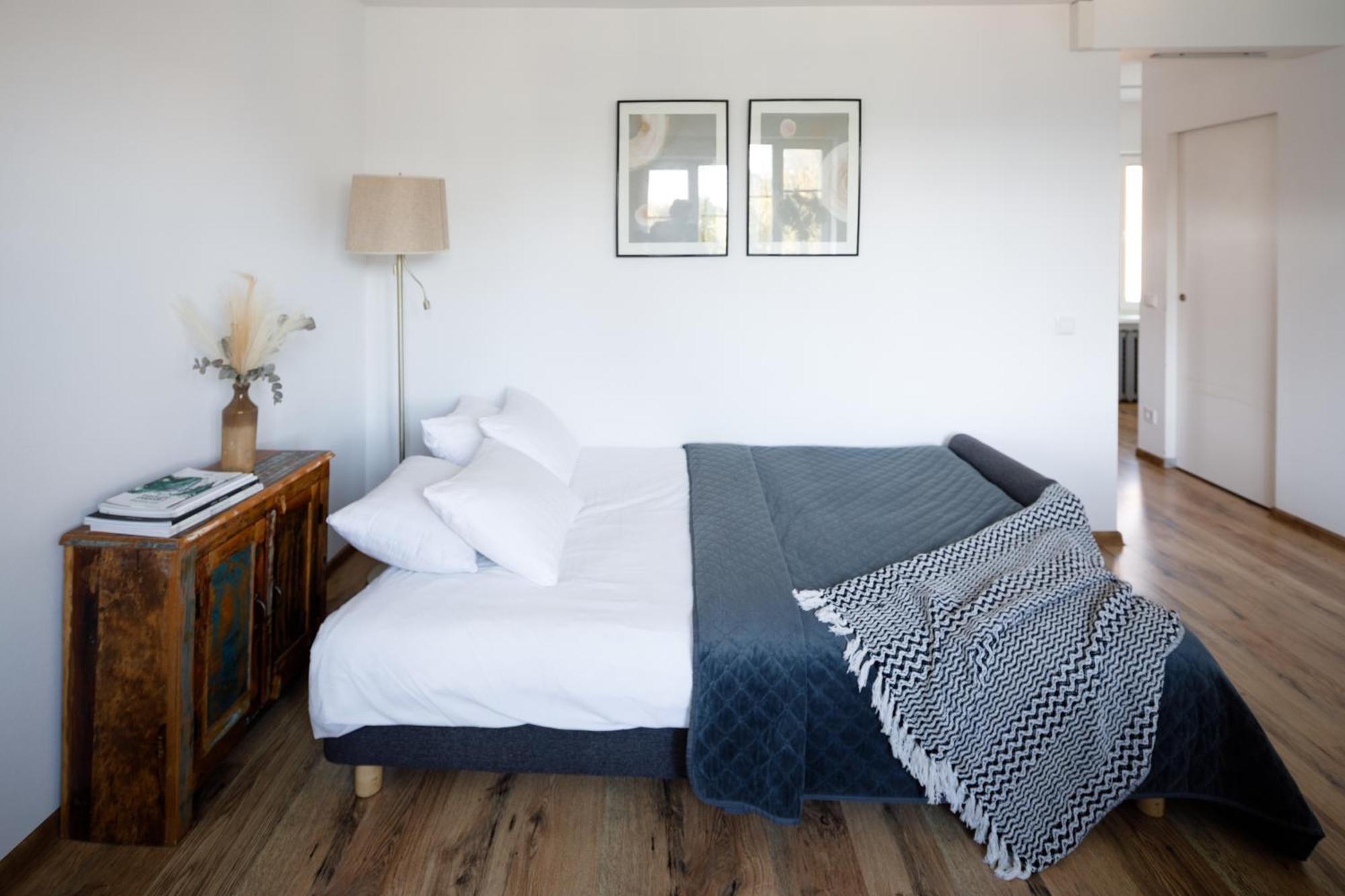 Apartment Brivibas Yard With Parking In Center Riga