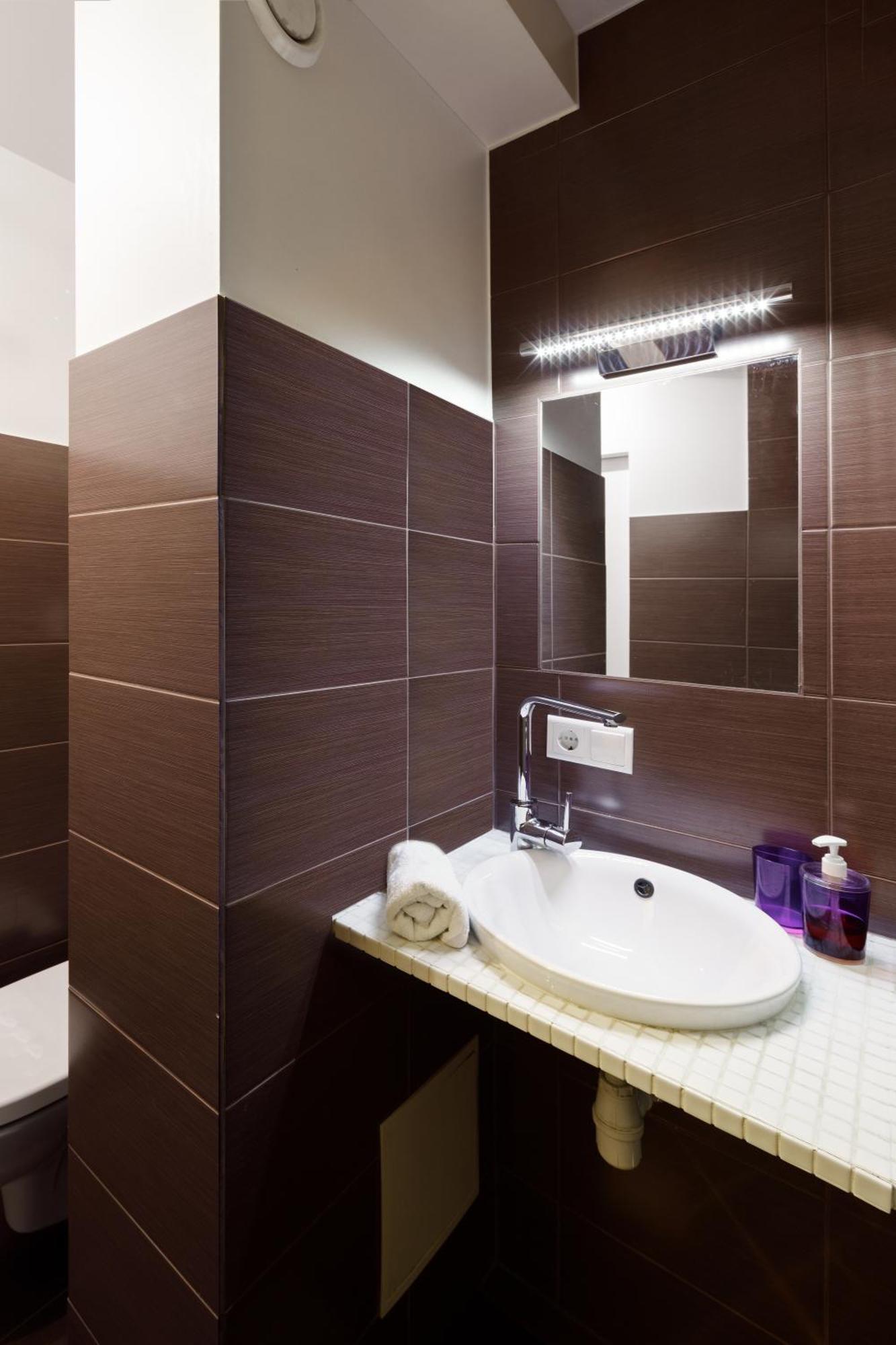 Apartment Brivibas Yard With Parking In Center *
